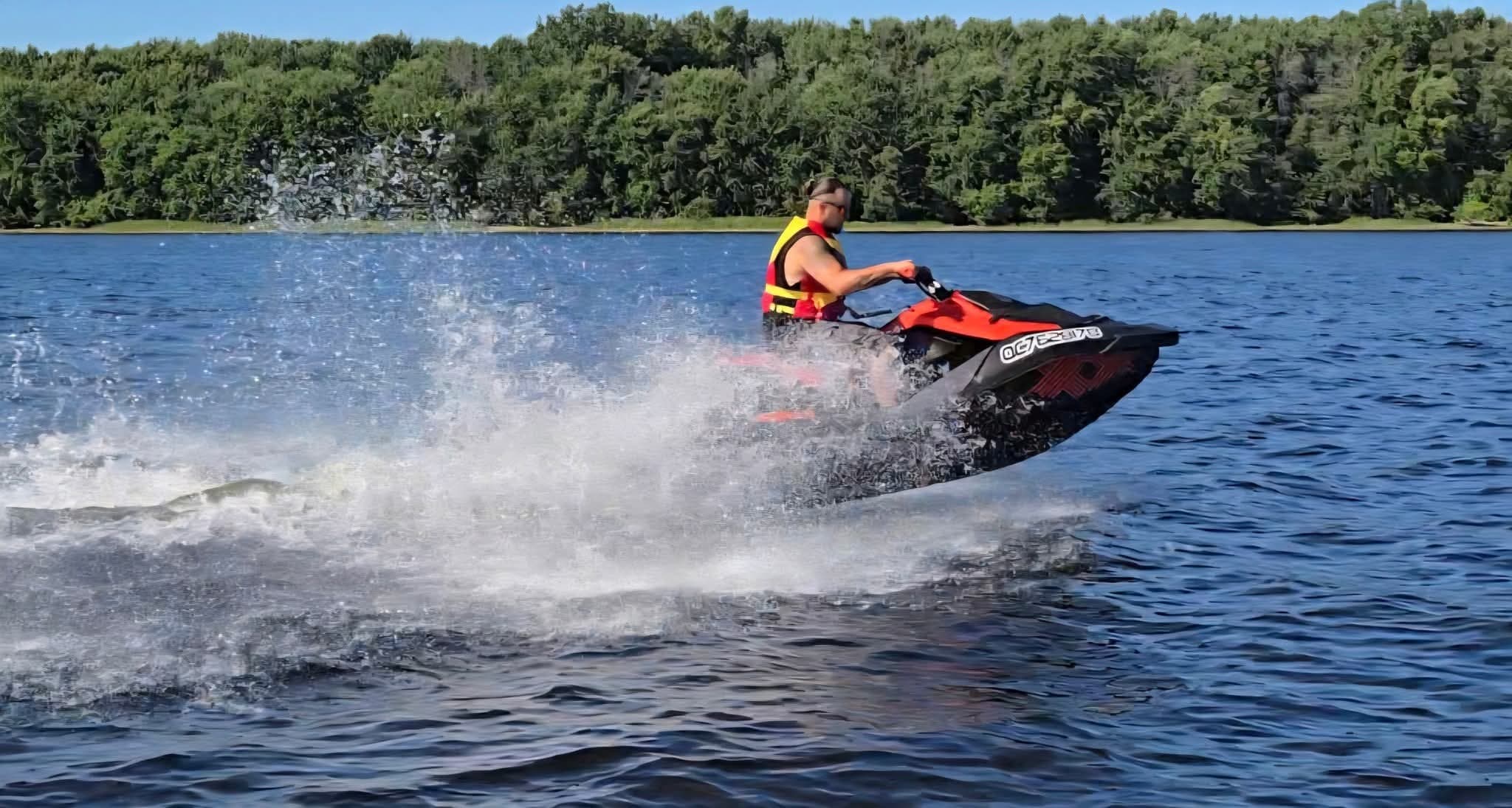 Motomarine Spark Trixx 2 places — Rigaud