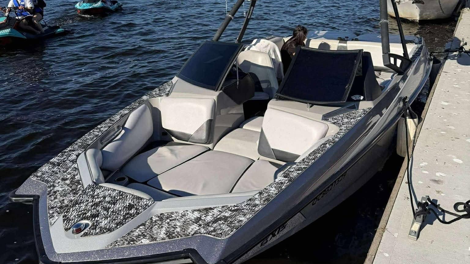 Location Bateau Wake Surf avec Capitaine 1
